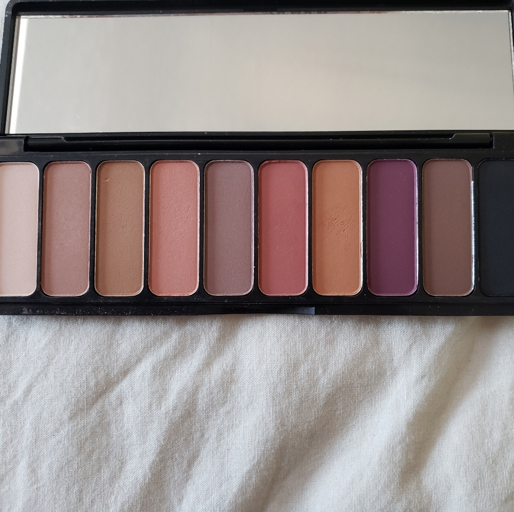 Elf eyeshadow and lipstick set